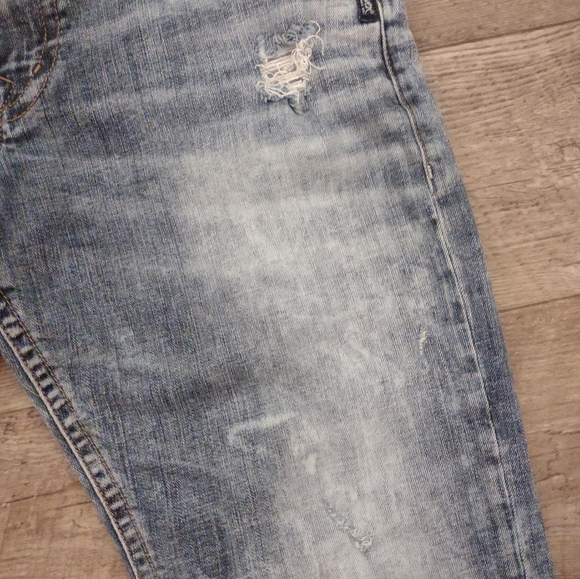 EUC Silver distressed Zac jeans - Picture 5 of 11